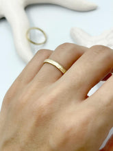 Load image into Gallery viewer, Women&#39;s and Men&#39;s Wedding Ring Set Gold
